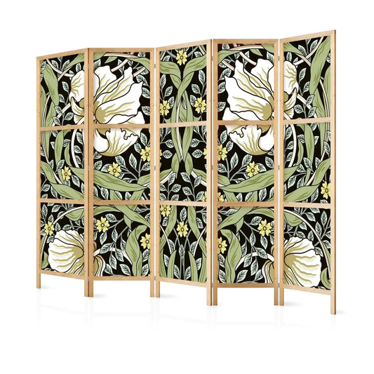 Paravent en bois clair avec motif floral vert, jaune et blanc sur fond noir