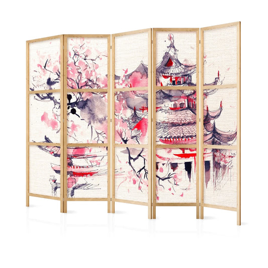 Paravent en bois clair avec cinq panneaux, décoré de motifs de pagodes et de fleurs de cerisier roses